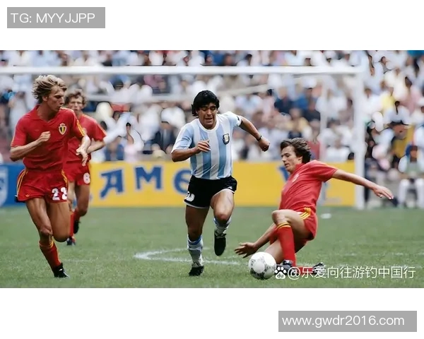 短发足球球星风采:简洁造型下的速度与力量之美