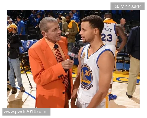 足球巨星热议库里影响力展现跨界体育精神与传奇魅力